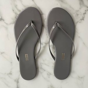 Tkees Lily Glosses thong sandals in Sweet Smoke